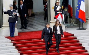 Hollande "regrette" son attitude en 2012 avec Sarkozy