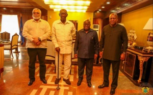 Le nombre d'anciens présidents peut dire l'état de la démocratie d'un pays: Au Ghana, Rawlings, Kufuor, Nana Addo et Dramani posent ensemble
