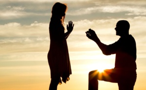 Mariage: pourquoi met-on un genou à terre pour faire sa demande ?