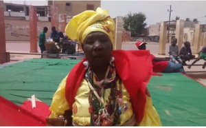 Bargny Ville Rouge: Ya Fatim Sadj, gardienne du temple à Bargny, est présente au grand rassemblement  pour réclamer justice
