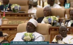 Sommet de Riyad : le président gambien Adama Barrow dort pendant le discours de Donald Trump