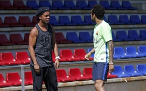 Visite de Ronaldinho aux joueurs de Barça ce matin lors de l'entraînement en quelques clichés !!