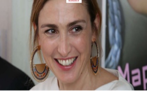 Julie Gayet : ses premières confi­dences sur son couple avec François Hollande