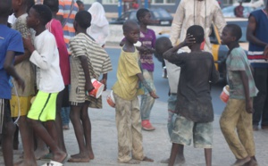 L'Association des jeunes engagés pour le développement de Ouest Foire fait dans le social et distribue des "Ndogou" en ce mois béni du Ramadan