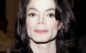 Michael Jackson, victime d'un arrêt cardiaque, serait dans le coma