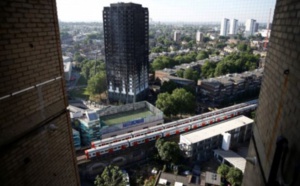 Incendie d'une tour à Londres: le bilan s'alourdit, la sécurité des immeubles sociaux en question