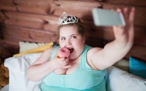 Comment les smartphones et tablettes favorisent l’obésité chez les enfants