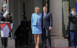 Panique à l'Elysée: un homme s'en prend à Emmanuel Macron dans la cour !