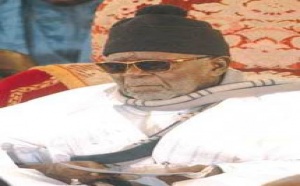 KAZOU RAJAB 2009 : Sur invitation du khalife, Landing Savané et Mamadou Diop Decroix se donnent la main