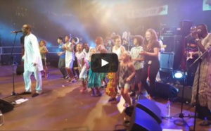 Vidéo - Allemagne: Youssou Ndour chante, la scène est envahie ...
