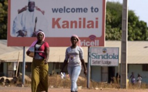 Des Gambiens mécontents déversent des ordures devant la porte du maire de Kanifing