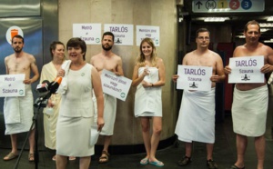 Trop chaud dans le métro de Budapest ? Des Hongrois embarquent en serviette de bain