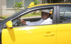 Le Président Macky Sall a réceptionné un lot de taxis (Images)