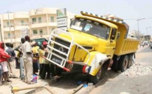 Mbour : Un camion fou déraye, tue deux maçons...et prend la fuite