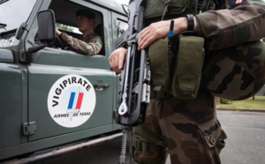 France : un véhicule fonce sur des militaires, chasse à l'homme dans Paris