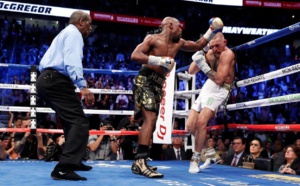 Vidéo et photos : Floyd Mayweather démolit Conor McGregor, l’arbitre arrête le combat