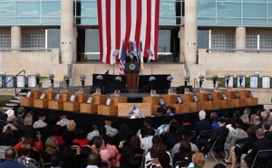 Obama rend hommage aux victimes de Fort Hood lors d'une émouvante cérémonie
