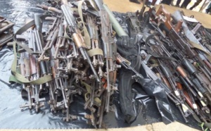 Côte d’Ivoire : des armes de guerre découvertes dans un gymnase d’Abidjan