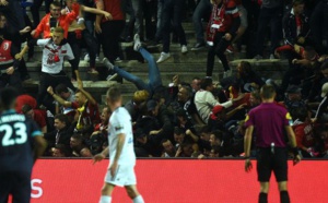 Vidéo-France: Une barrière s'effondre pendant le match de foot Amiens-Lille, 29 blessés dont 5 graves