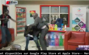 Vidéo: Le Président Macky Sall se bat avec un journaliste... Kouthia show!!!