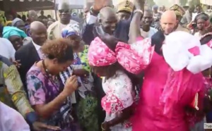 Michaëlle Jean danse le Sabar sénégalais à Ngoudiane, regardez