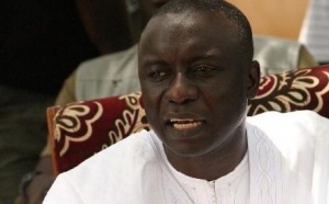 ACCIDENT A FENETRE MERMOZ : Le fils d’Idy cogne une voiture et prend la fuite