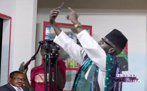 Vidéo: Le Coucou snap de Madické Niang à Karim Wade (Version Kouthia)