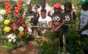 (Photos) Les jeunes socialistes se recueillant sur la tombe de Senghor en ce jour de Toussaint avec leurs tee shirt "Liberez khalifa".