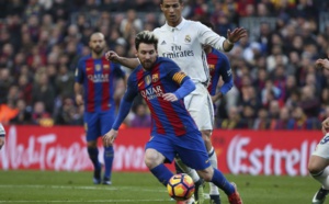 BALLON D’OR – Une simple photo a mis la planète football en émoi. Celle de la Une du magazine France Football, qui indiquerait le nom du lauréat 2017.