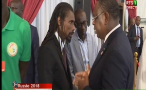 Vidéo- Macky Sall à Aliou Cissé: « Tu dois surveiller les joueurs pour qu’ils n’aillent pas aux soirées...»