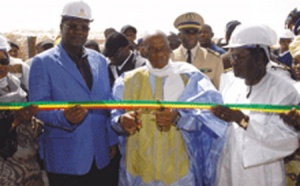 [Vidéo] INAUGURATION DE L’USINE DE PHOSPHATES DE NDINDORY : Wade zappe les ministres du Fouta, avoue ses faiblesses pour les femmes et félicite Cheikh Amar 