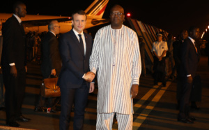 Burkina Faso: un véhicule militaire français attaqué à la grenade avant l'arrivée de Macron à Ouagadougou