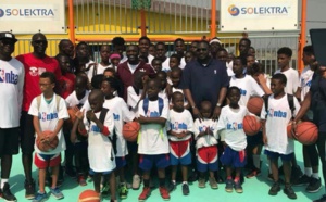 Images: AKON offre une école aux habitants de Yopougon (Abidjan)