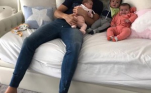 Photos : Cris­tiano Ronaldo et son adorable photo de famille avec ses enfants Alana, Eva et Mateo