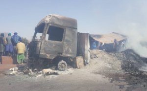 Vidéo-photos: Un camion prend feu entre Kayes et Diama