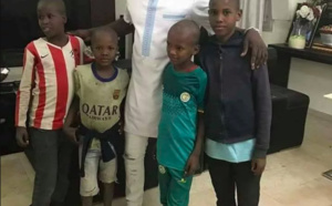 Arrêt sur image: Akon en parfaite complicité avec des talibés