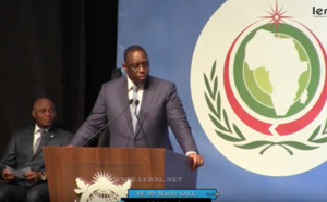 Macky Sall offre les 50 millions du Prix du Leadership et de la Bonne gouvernance au centre Talibou Dabo de Grand-Yoff et à l'école Sos village