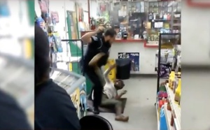 VIDEO - Un policier américain est filmé en train de battre une femme SDF : la vidéo provoque la colère ( Ames sensibles, s'abstenir)