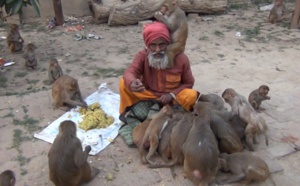 VIDEO - Un vieil homme hindi donne au monde une leçon d'humanité