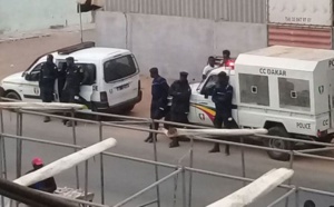 Arrêt sur images: Les forces de l'ordre devant les locaux de Walf Tv