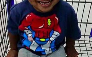 Un garçon de 2 ans sauve sa mère et sa soeur dans un incendie mais c'est lui qui meurt.