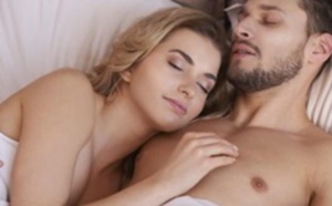 Santé : Voici les avantages de dormir tout nu dans votre lit!