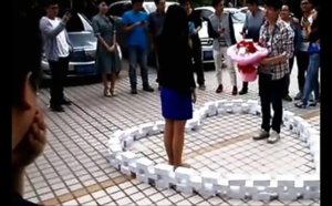 Chine: Il fait sa demande en mariage avec 99 iPhone 6, mais elle refuse