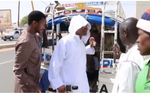 Vidéo: Kara prend un « Taxi Mbacké-Touba » pour rendre visite au Khalife