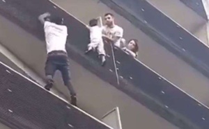 Non, le voisin de l'enfant secouru par Mamoudou Gassama n'est pas resté sans intervenir