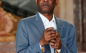 Voici les images de l’arrivée de Youssou Ndour à Bruxelles …