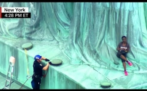 USA : Une femme originaire de la RDC, escalade la statue de la Liberté. La raison (vidéo)