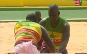 Vidéo - Arène nationale: Rock Mbalax et Baboye s’affrontent devant Macky Sall et Xi Jinping