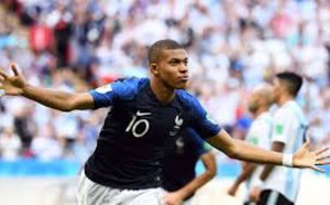 Kylian Mbappé cite ses cinq favoris pour le Ballon d'or France Football