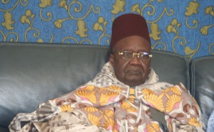 SERIGNE MANSOUR SY OFFRE UNE TONNE DE RIZ ET DES VÊTEMENTS AUX SINISTRES